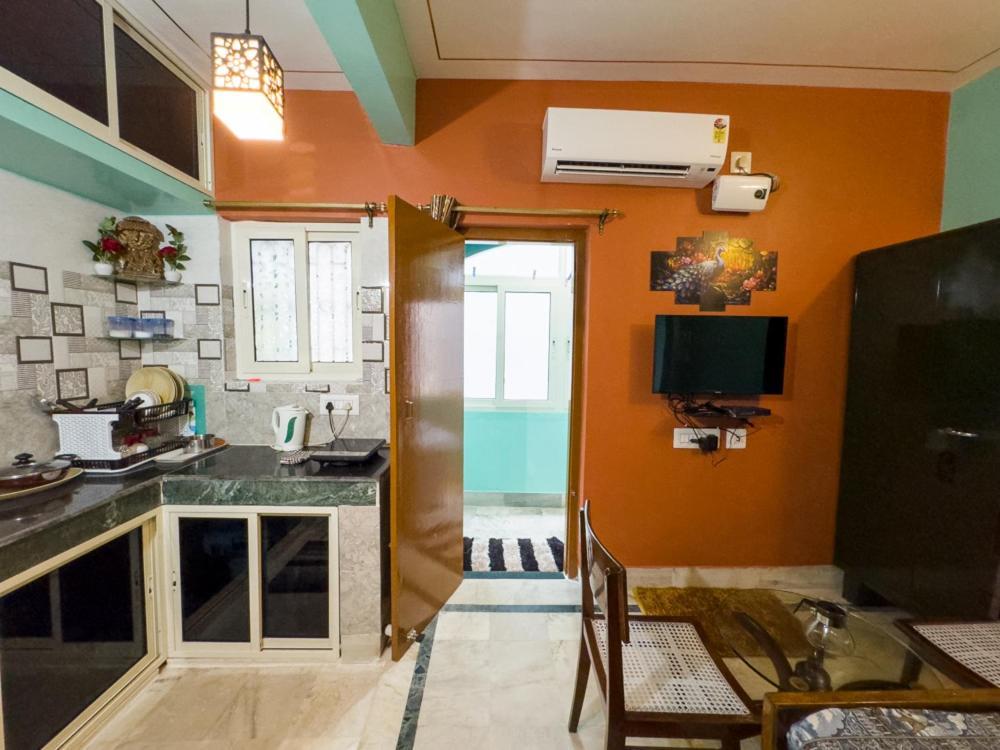 Apartemen Geeta Govind Kutir, Laxmi Nivas *